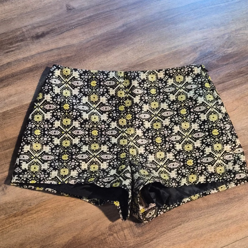Forever 21 Womens Black Gold Metallic Brocade Tapestry Shorts High Waist Size S